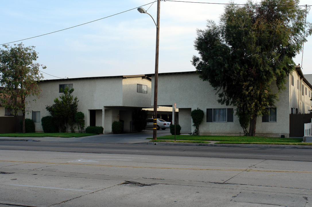 4311-4317 W Rosecrans Ave in Hawthorne, CA - Building Photo