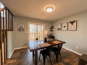 8012 Briardale Dr, Unit Main Bedroom in Charlotte, NC - Foto de edificio - Building Photo