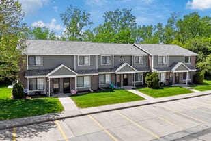 Country Hill in Cedar Rapids, IA - Building Photo