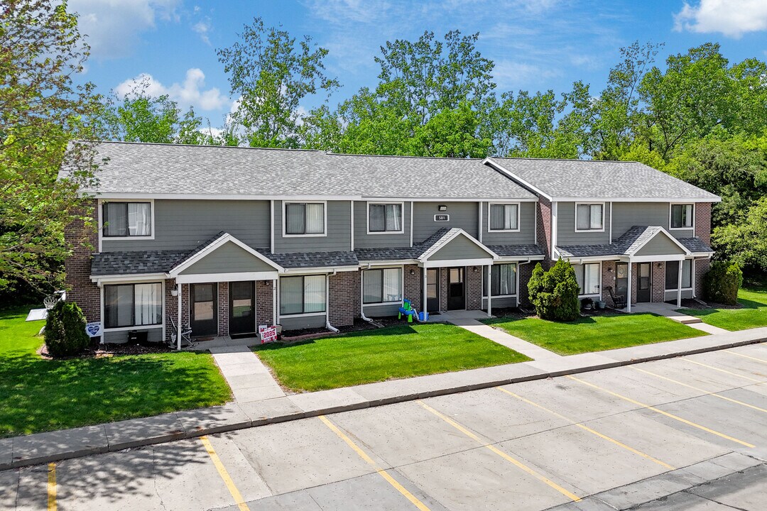 Country Hill in Cedar Rapids, IA - Foto de edificio