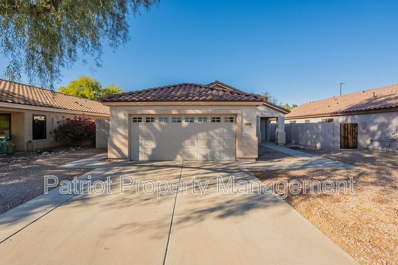 1114 N Sinova Ct in Gilbert, AZ - Building Photo