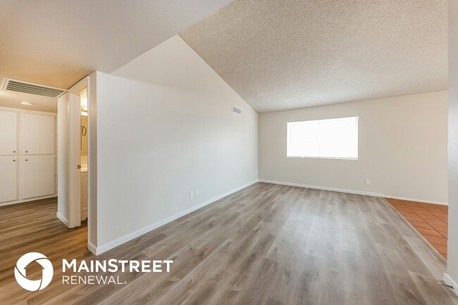 6107 W Acoma Dr in Glendale, AZ - Building Photo - Building Photo