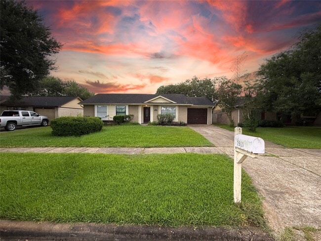 2503 Ironclad Dr in League City, TX - Building Photo - Building Photo