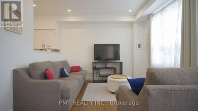 7155 Magistrate Terrace in Mississauga, ON - Building Photo - Building Photo