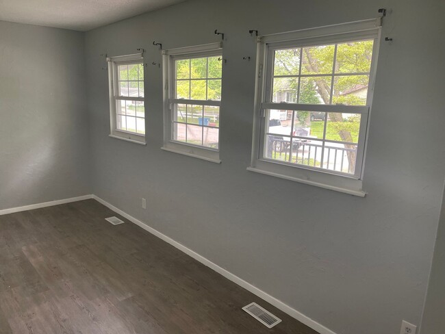 2017 Stanhope Rd in Springfield, IL - Foto de edificio - Building Photo