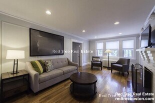 122 Summit Ave in Brookline, MA - Building Photo