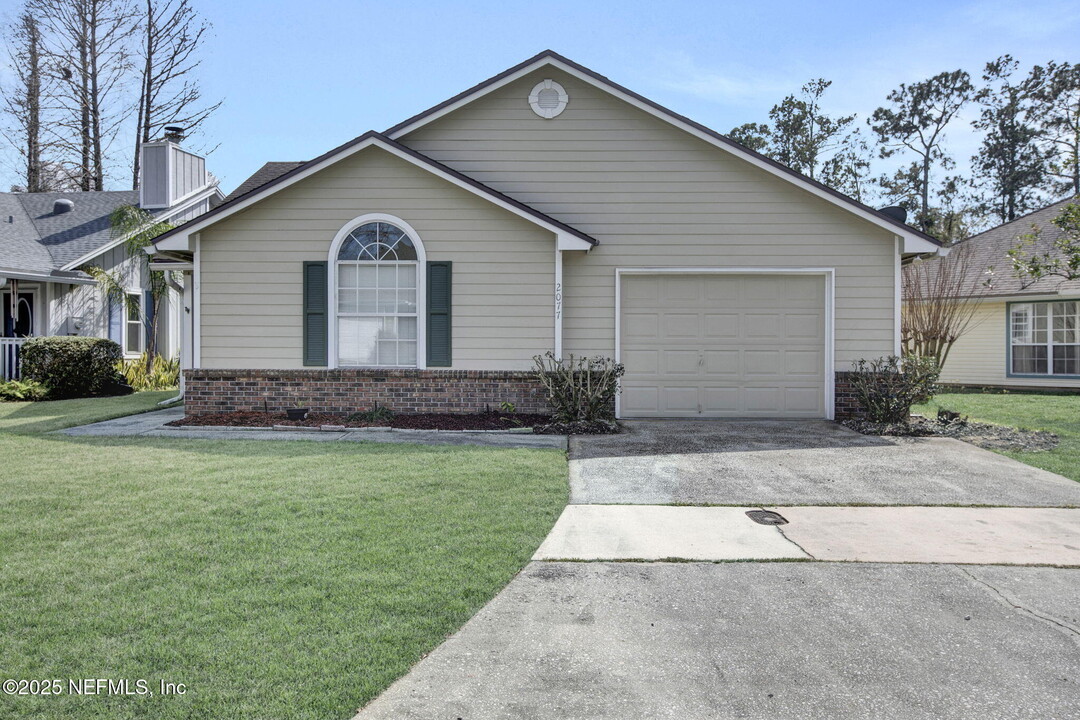 2077 Tanager Dr in Orange Park, FL - Building Photo