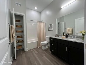 Trinity Court Apartments in Chapel Hill, NC - Foto de edificio - Building Photo