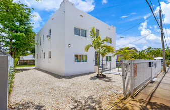 1044 NW 29th Ter in Miami, FL - Building Photo - Building Photo