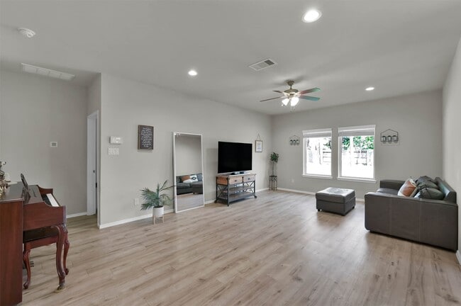 2254 Strong Horse Dr in Conroe, TX - Foto de edificio - Building Photo