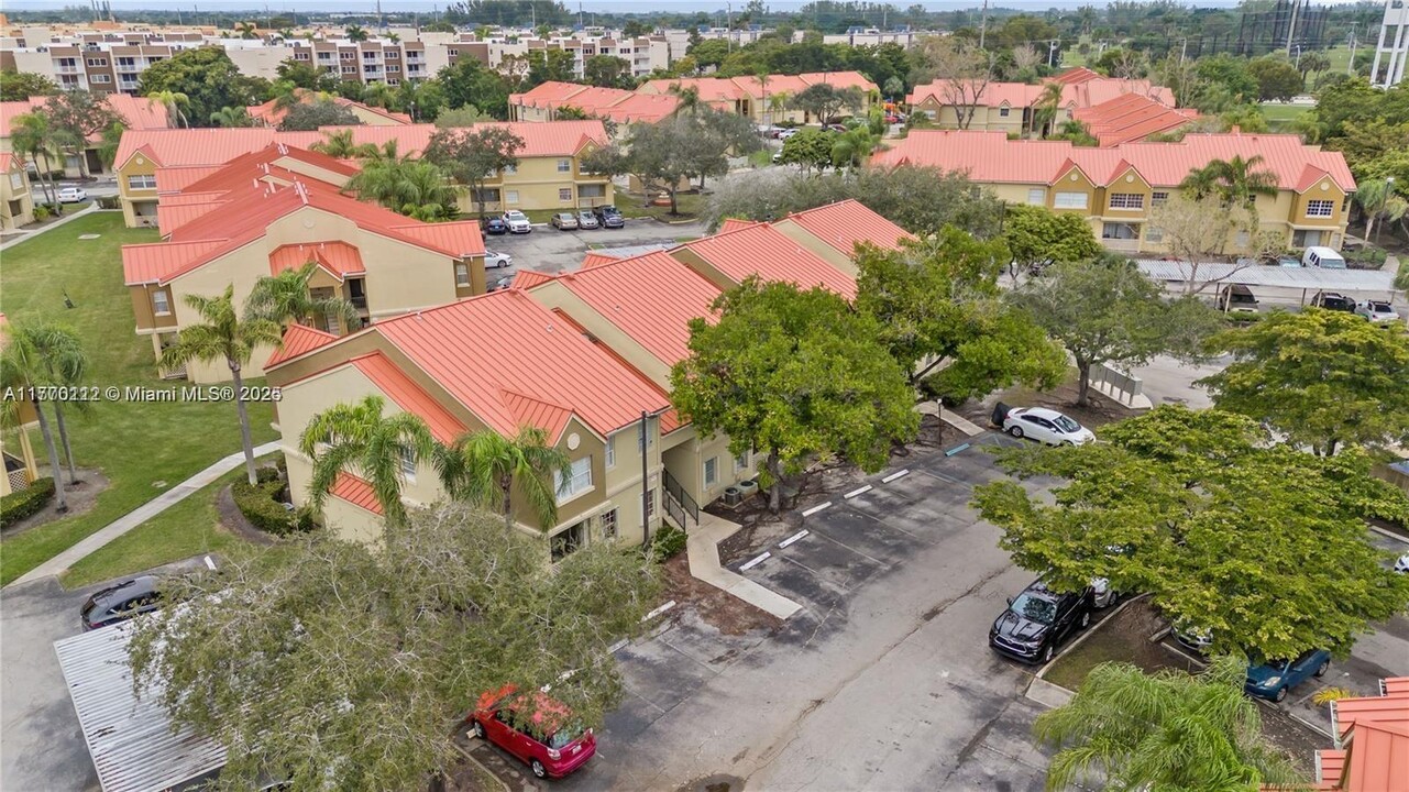 18348 NW 68th Ave in Hialeah, FL - Building Photo