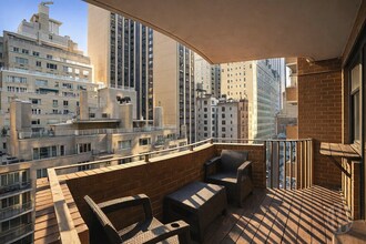 58 W 58th St in New York, NY - Building Photo - Building Photo