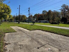 6 Riddle MHP in Teays Valley, WV - Building Photo