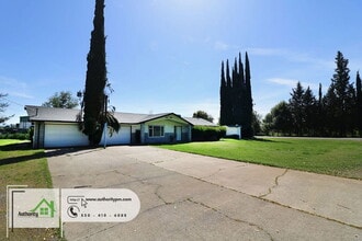 8759 Airport Rd in Redding, CA - Building Photo - Building Photo