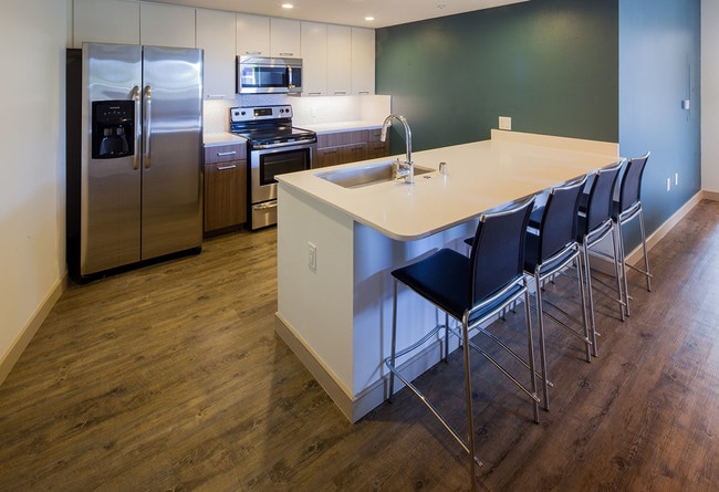 Village Lofts in Los Angeles, CA - Building Photo - Building Photo