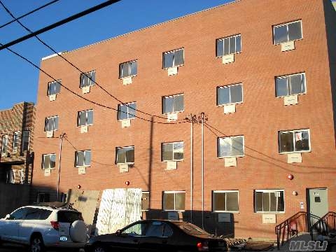 719-721-723 E 212th St in Bronx, NY - Building Photo