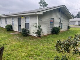 19490 Magnolia St in Citronelle, AL - Building Photo