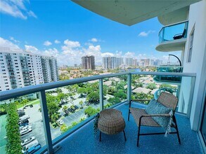 19370 Collins Ave in Sunny Isles Beach, FL - Building Photo - Building Photo