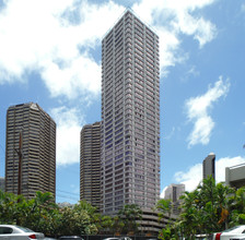 Windsor Condos in Honolulu, HI - Building Photo - Building Photo