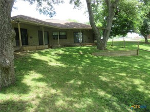 900 Boenig St in Seguin, TX - Building Photo - Building Photo