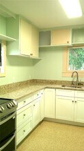 2404 S Kingsway Rd in Seffner, FL - Building Photo - Building Photo