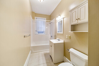 137 Peterborough St, Unit 2 in Boston, MA - Building Photo - Building Photo