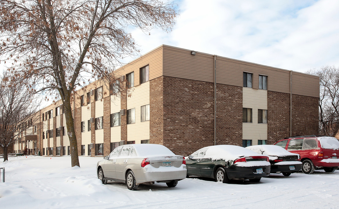 Maplewood Apartments II in Willmar, MN - Building Photo