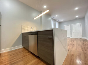 2731 W Lexington St in Chicago, IL - Building Photo - Interior Photo