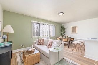 Gentry Manor Apartments in Glen Ellyn, IL - Foto de edificio - Building Photo