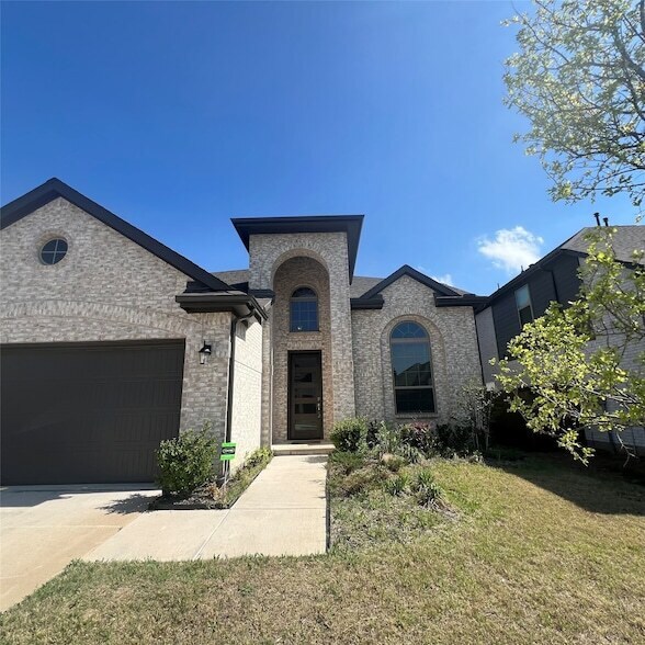 1704 Dunbrook Rd in McKinney, TX - Foto de edificio