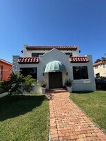 1617 NW 8th St in Miami, FL - Building Photo