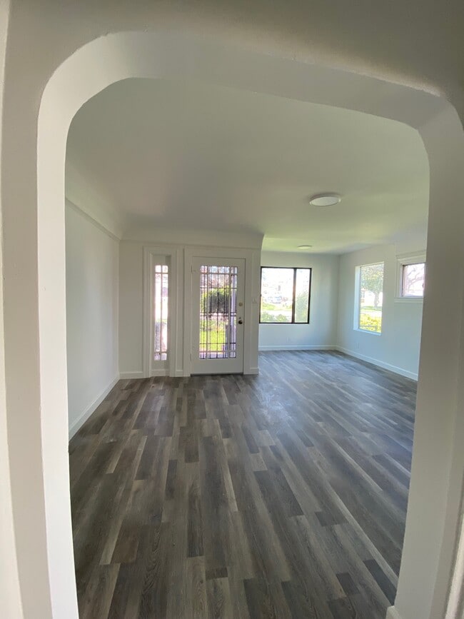 1722 S Redondo Blvd in Los Angeles, CA - Building Photo - Building Photo