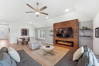 8611 Pier Cove Dr in Cypress, TX - Building Photo - Building Photo