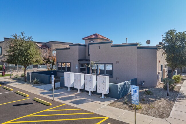 Town Square in Glendale, AZ - Building Photo - Building Photo