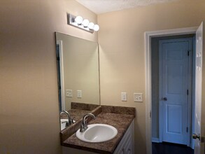 527 Charleston Ln in Lawrenceville, GA - Building Photo - Building Photo