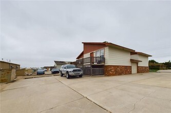 1916 Harding Ave in Garden City, KS - Building Photo - Building Photo