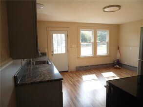 182 Westerly Bradford Rd in Westerly, RI - Building Photo - Building Photo