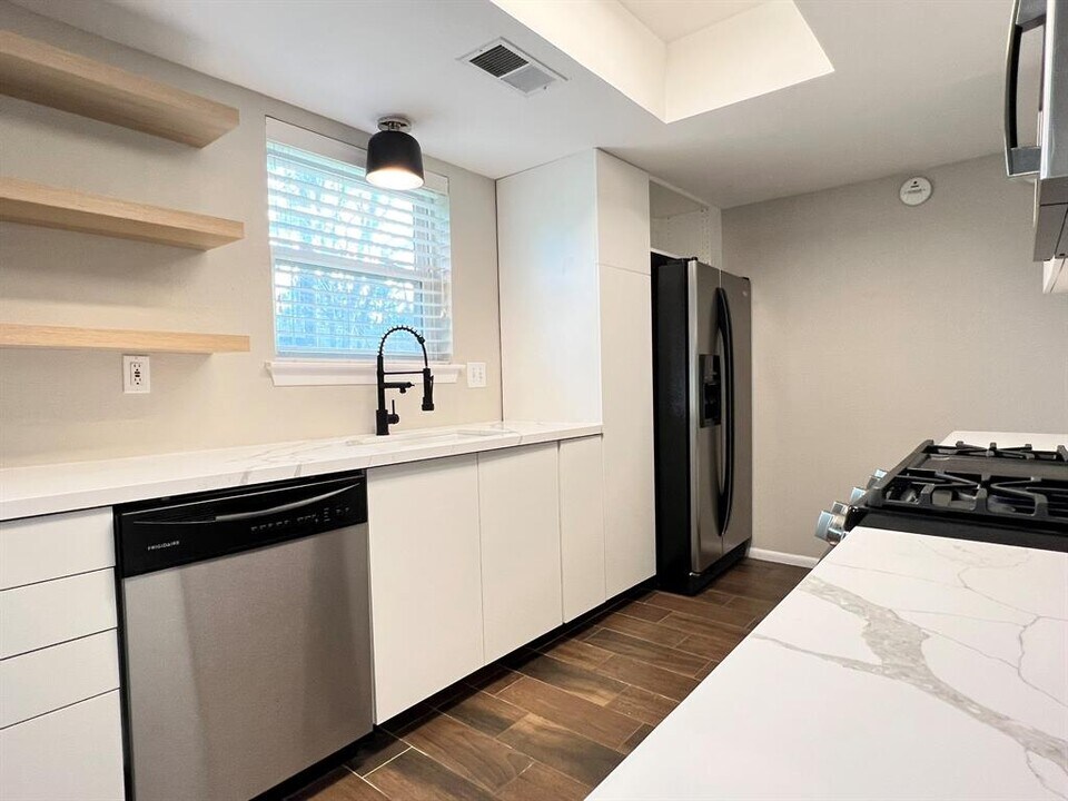 9663 Judalon Ln in Houston, TX - Building Photo