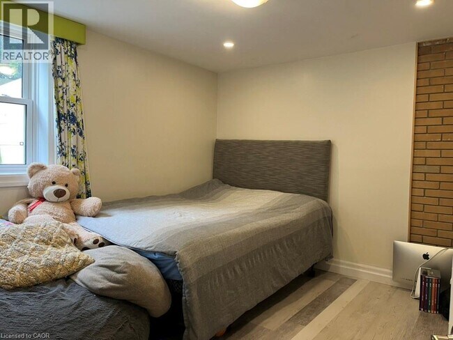 235 Fearnwood St in Cambridge, ON - Building Photo - Building Photo