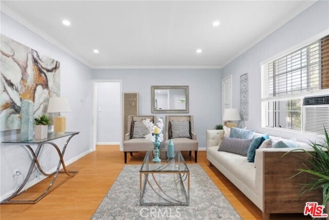 16154 Gilmore St in Los Angeles, CA - Building Photo - Building Photo