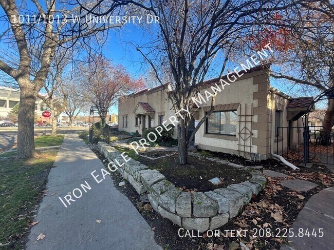 1011-1013 W University Dr