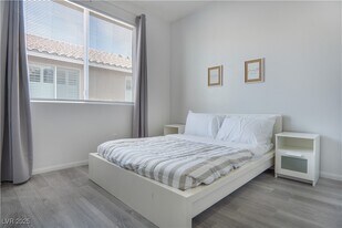 2401 Predera Ave in Henderson, NV - Building Photo