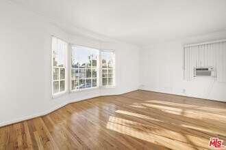 5324 Vantage Ave in Los Angeles, CA - Foto de edificio - Building Photo