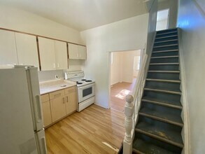 475.5 Stella Ave in Winnipeg, MB - Building Photo - Building Photo