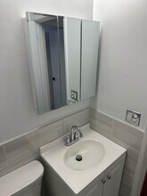 3825 N Pine Grove Ave, Unit STUDIO-319 in Chicago, IL - Building Photo - Building Photo