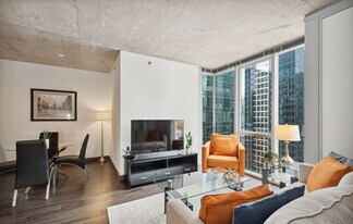 215 W Lake St in Chicago, IL - Building Photo