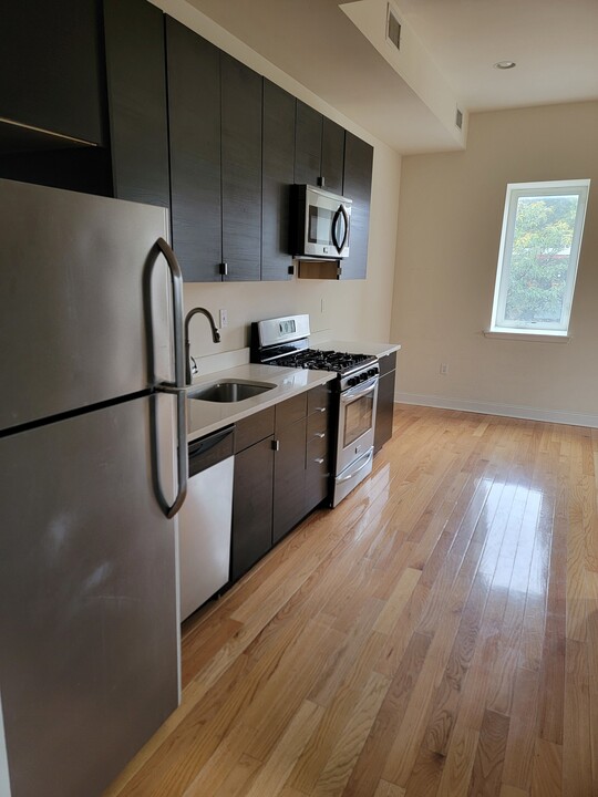 600 South St, Unit 2F in Philadelphia, PA - Building Photo