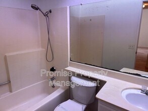 885 Pinewood Dr in Oceanside, CA - Building Photo - Building Photo