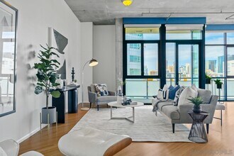 527 Tenth Ave in San Diego, CA - Building Photo - Building Photo