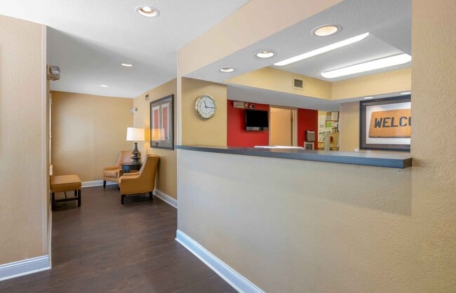 Furnished Studio-Jacksonville - Baymeadows in Jacksonville, FL - Foto de edificio - Building Photo